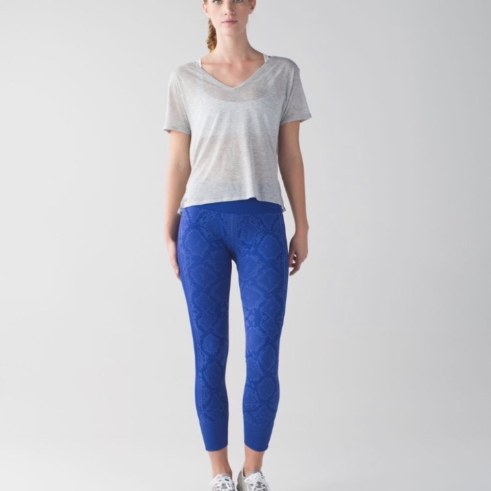 Lululemon Ebb To Street pant leggings 6 Blue snake